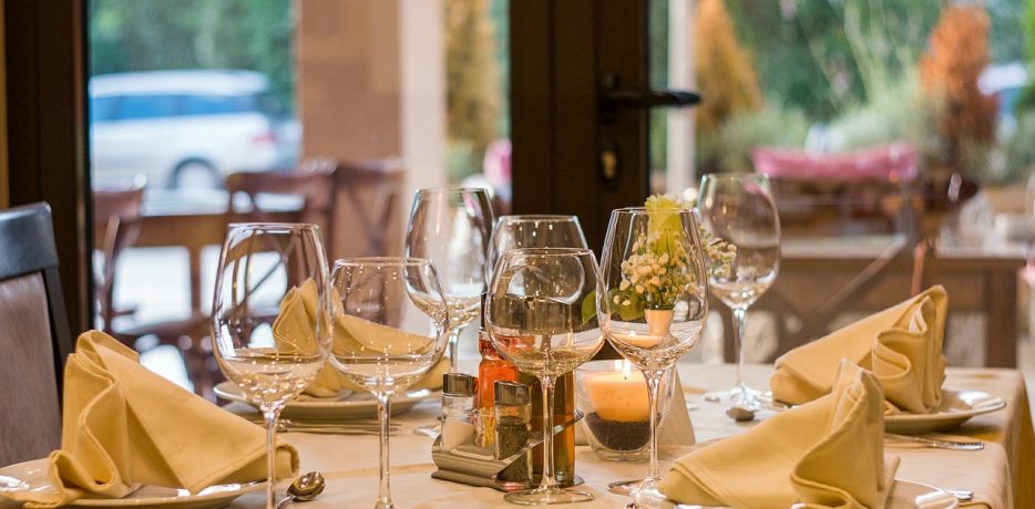 4-Ways-to-Maximize-Restaurant-Profits
